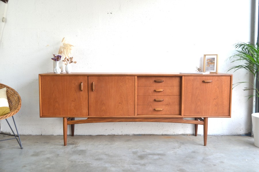 Bureau vintage à pieds fuseaux par Gplan, 1960