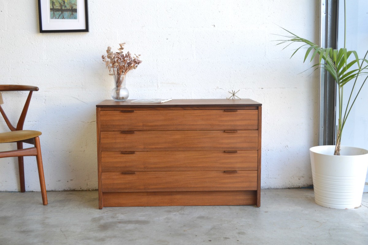 Commode-scandinave-vintage-en-teak