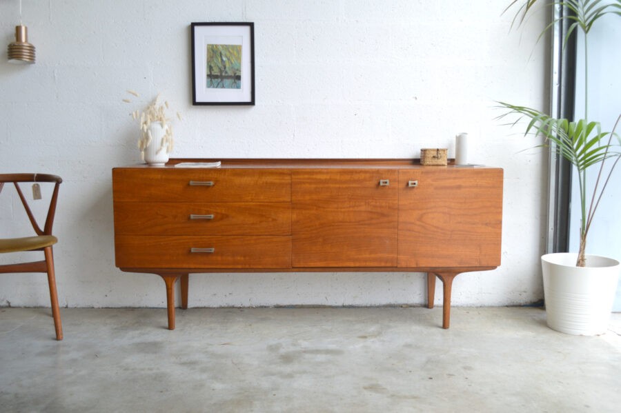 Enfilade vintage poignées métal Enfilade vintage poignées métal