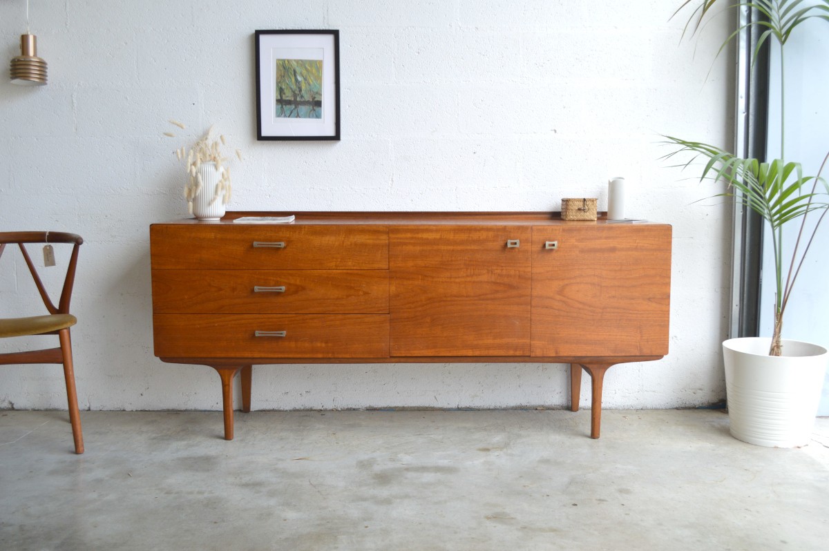 Enfilade vintage poignées métal