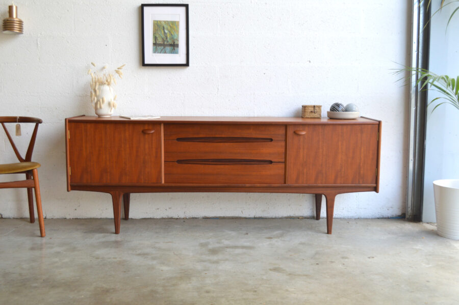 Enfilade scandinave younger